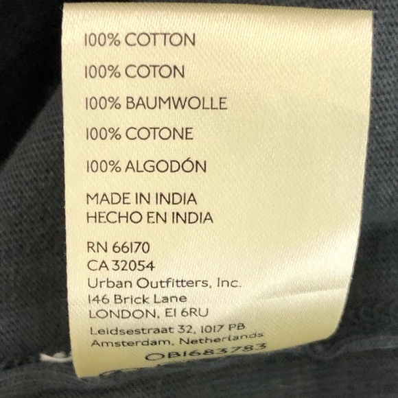 Free people with a free, gray, puffy sleeve oversize top - Picture 6 of 10